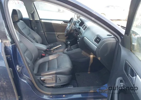 2014 Volkswagen Jetta 1.8T Se z USA, uszkodzony, nr VIN 3VWB07AJ5EM387428